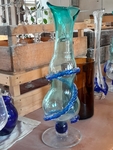 Tvarovaná modrozelená váza
